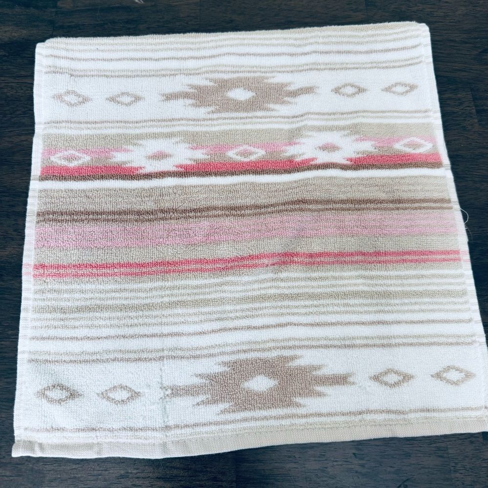Wrangler Coyote Sands Pink Tan Bathroom Hand Towel